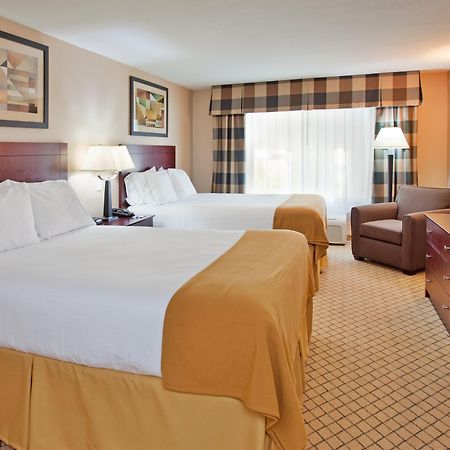 Holiday Inn Express Hotel & Suites Wichita Airport By Ihg Номер фото