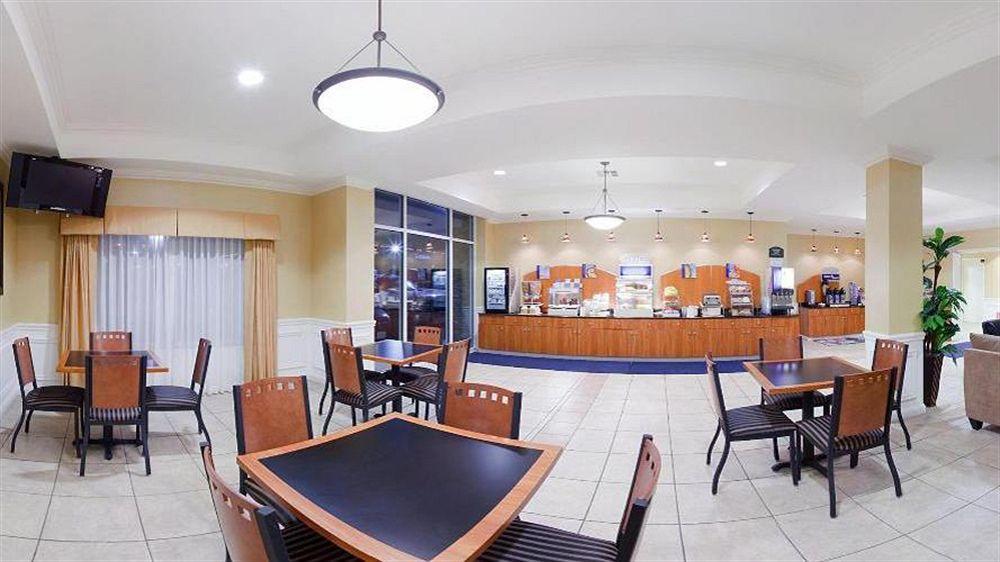 Holiday Inn Express Hotel & Suites Wichita Airport By Ihg Экстерьер фото