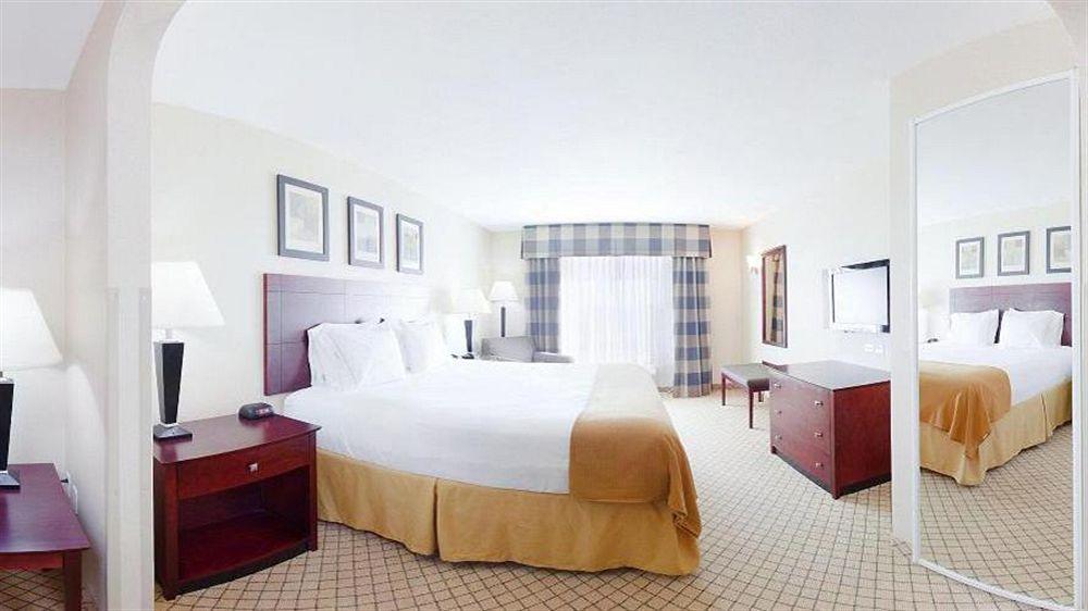 Holiday Inn Express Hotel & Suites Wichita Airport By Ihg Экстерьер фото