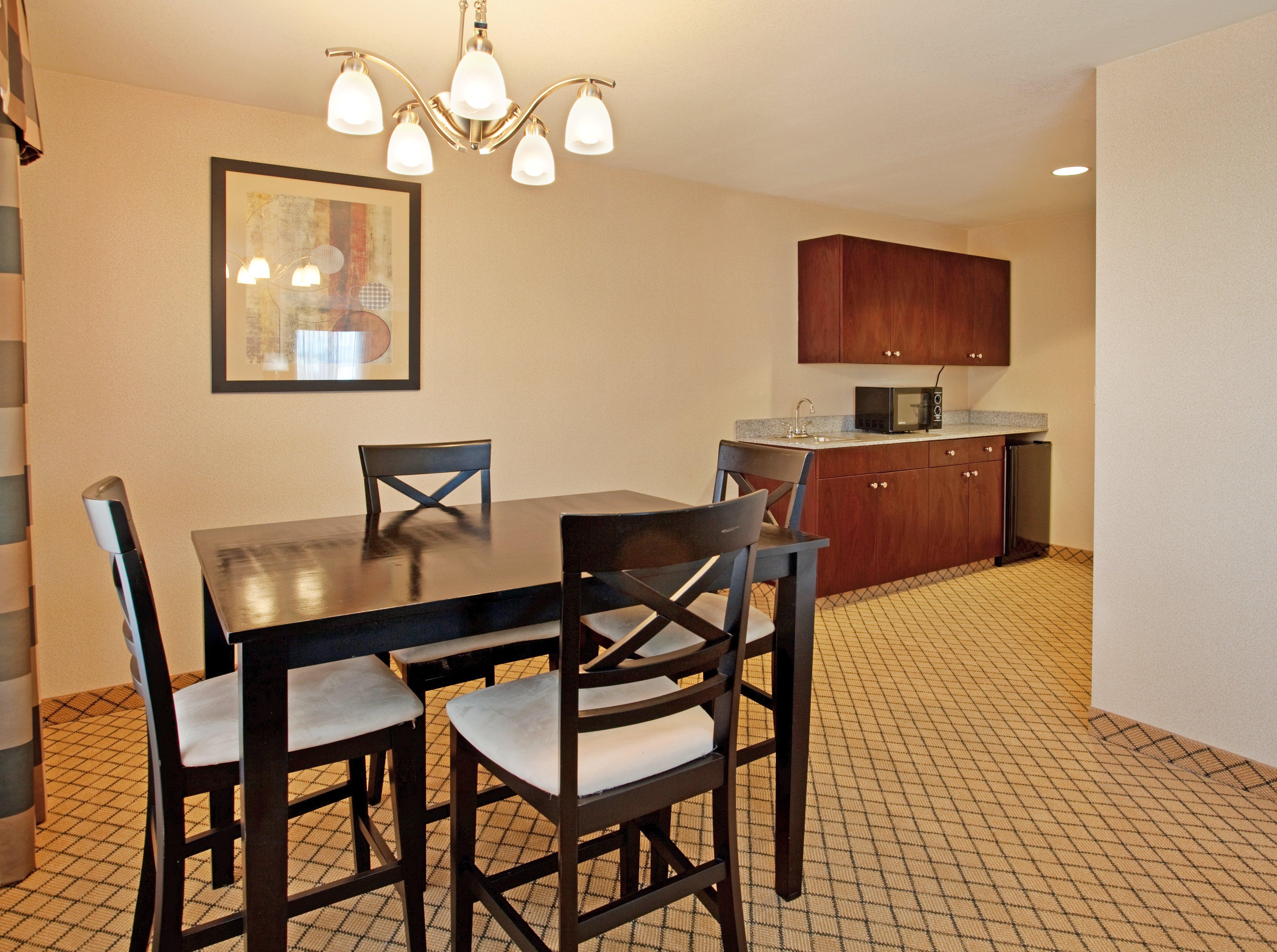Holiday Inn Express Hotel & Suites Wichita Airport By Ihg Экстерьер фото