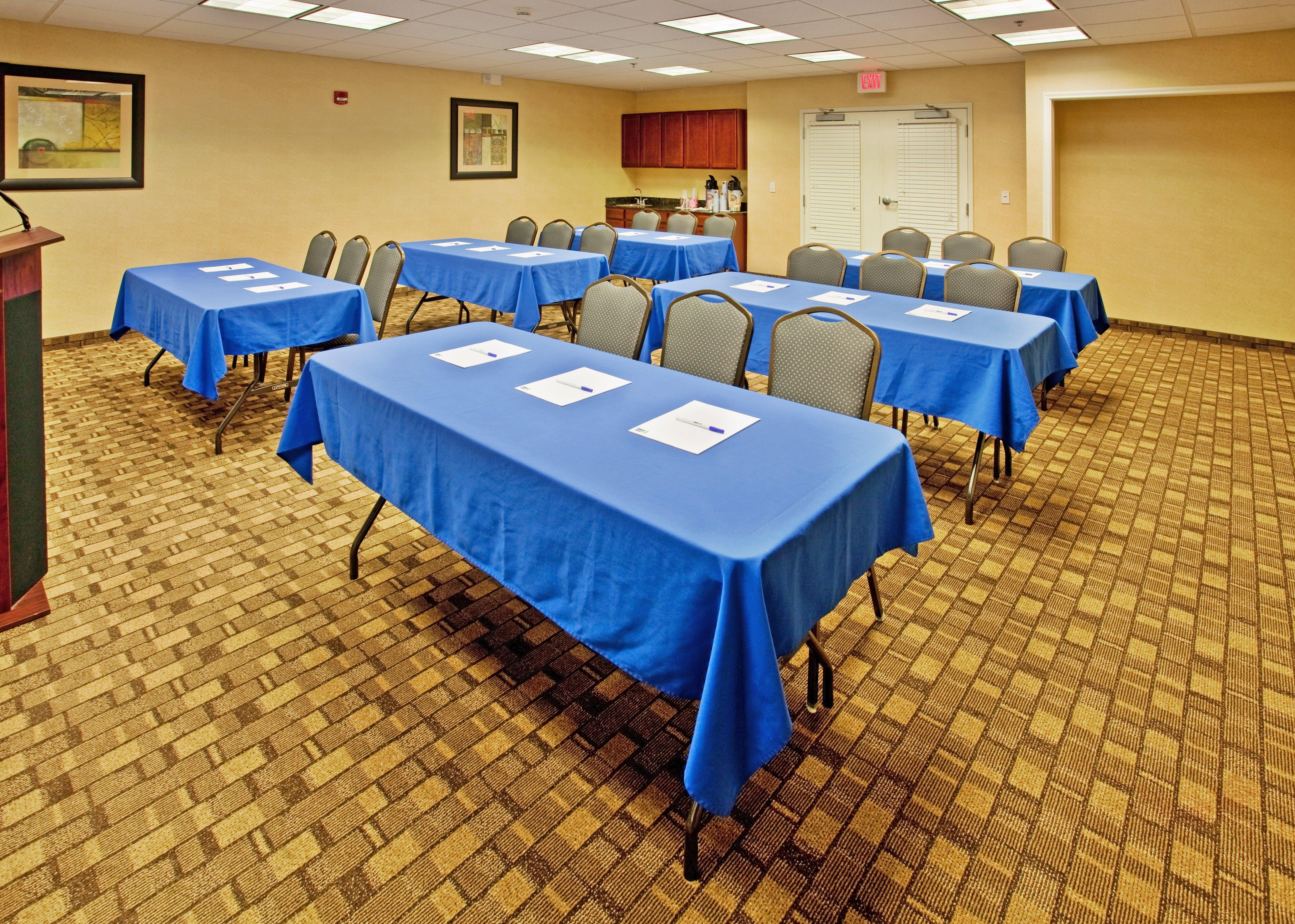 Holiday Inn Express Hotel & Suites Wichita Airport By Ihg Экстерьер фото