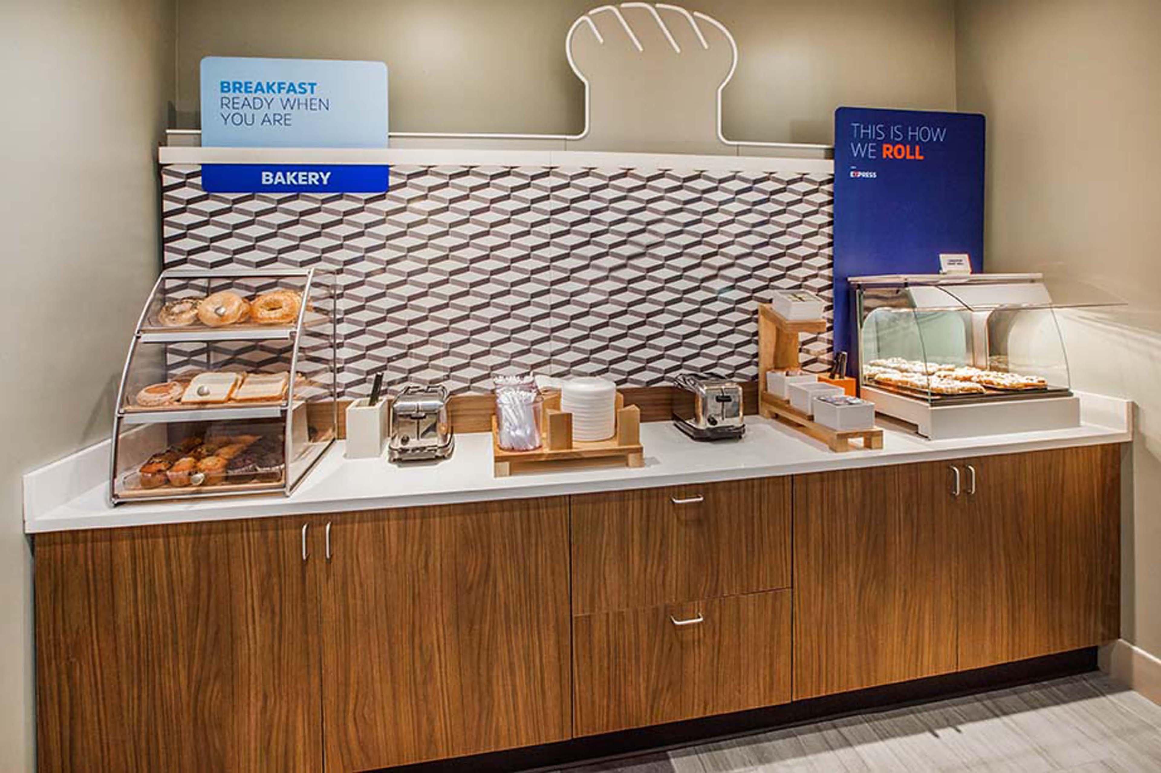 Holiday Inn Express Hotel & Suites Wichita Airport By Ihg Экстерьер фото