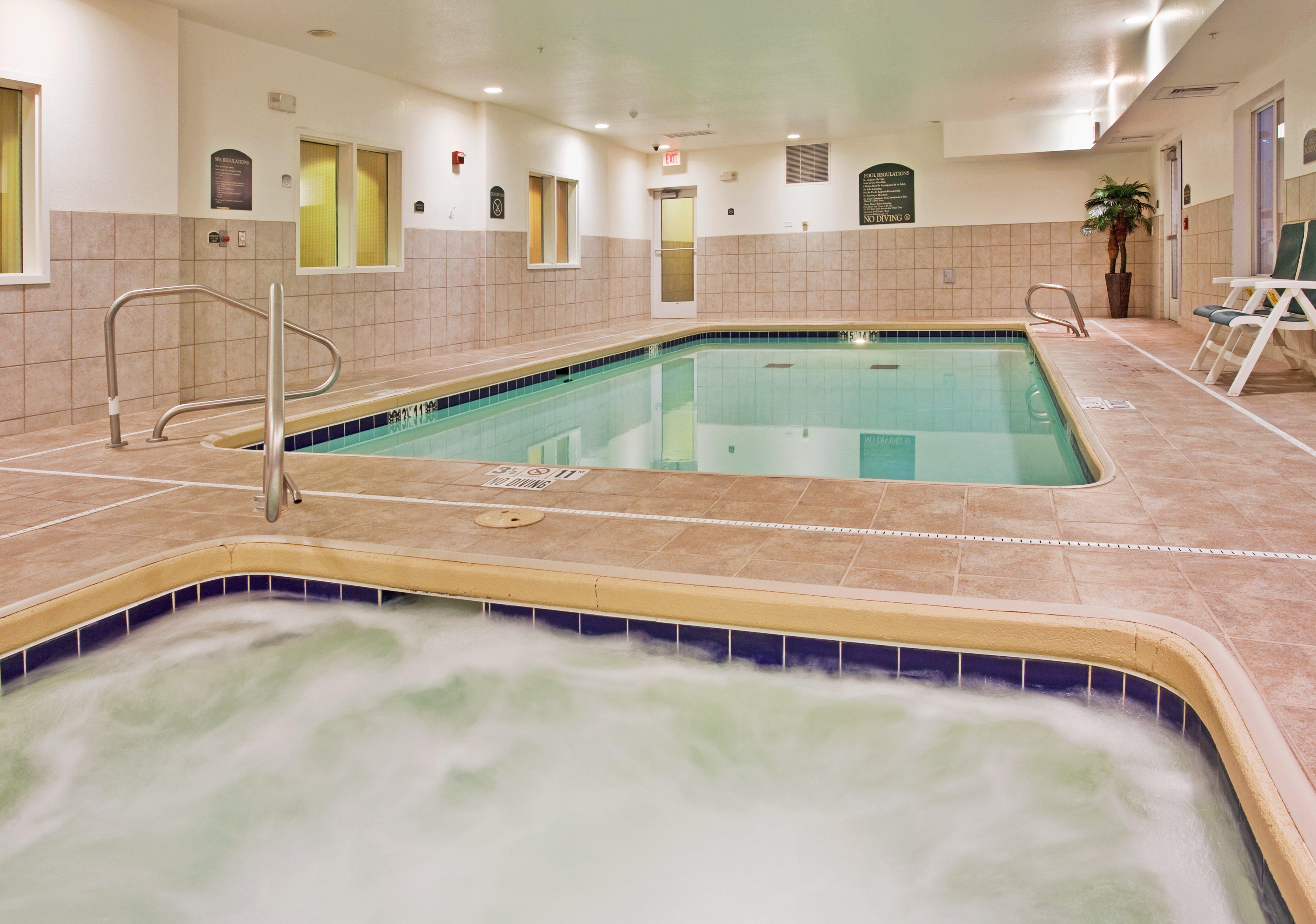 Holiday Inn Express Hotel & Suites Wichita Airport By Ihg Экстерьер фото