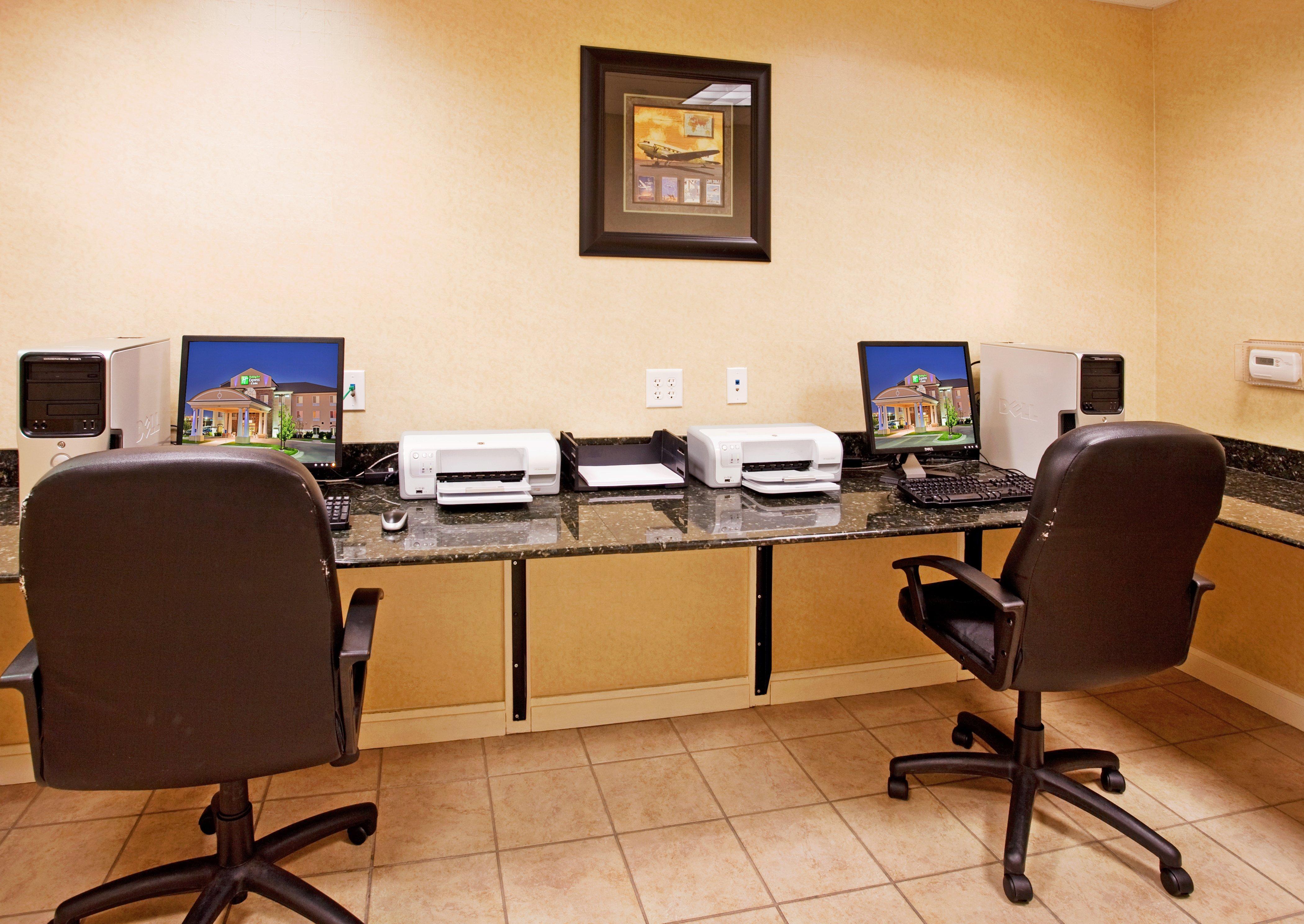 Holiday Inn Express Hotel & Suites Wichita Airport By Ihg Экстерьер фото