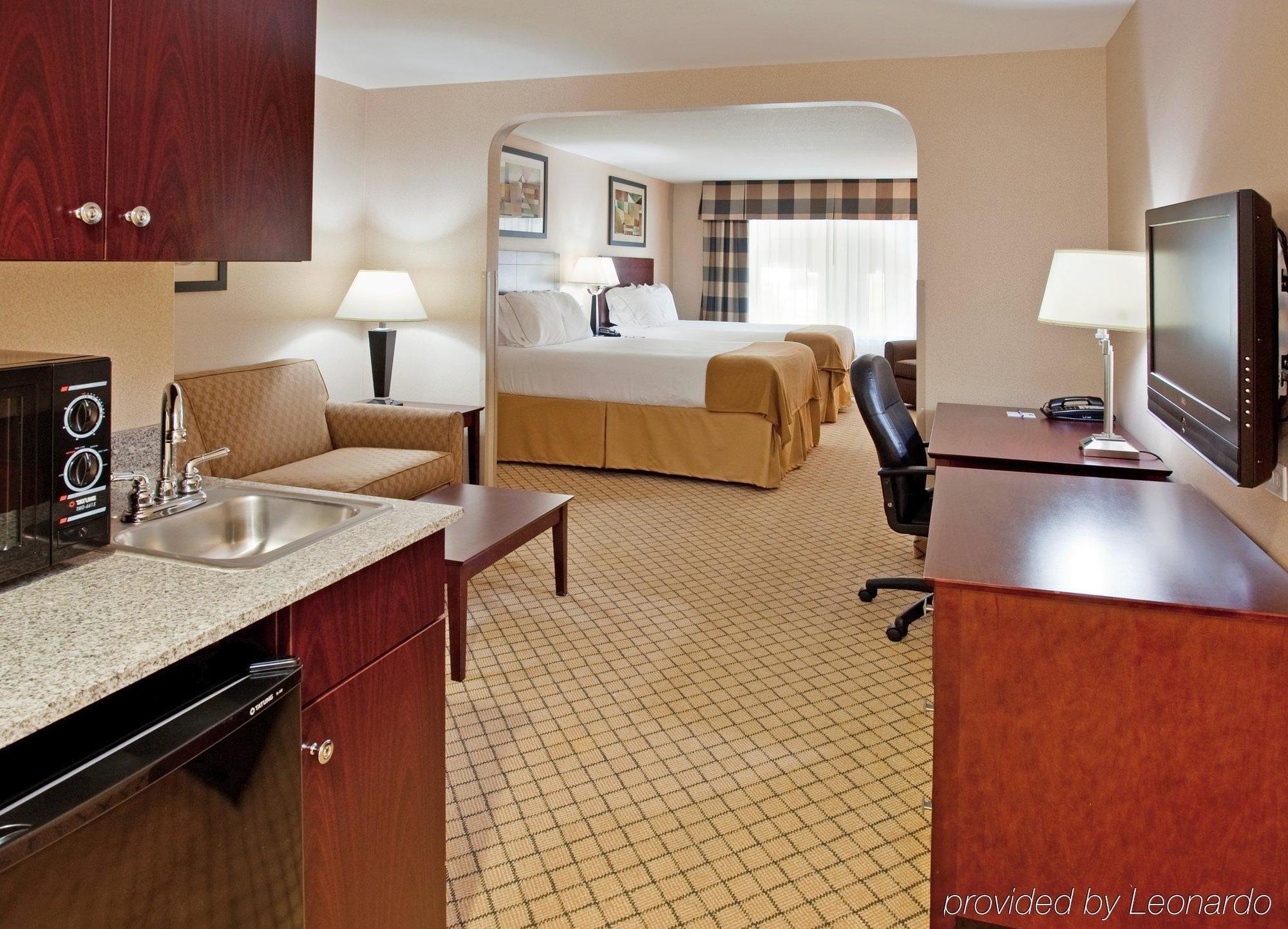 Holiday Inn Express Hotel & Suites Wichita Airport By Ihg Экстерьер фото