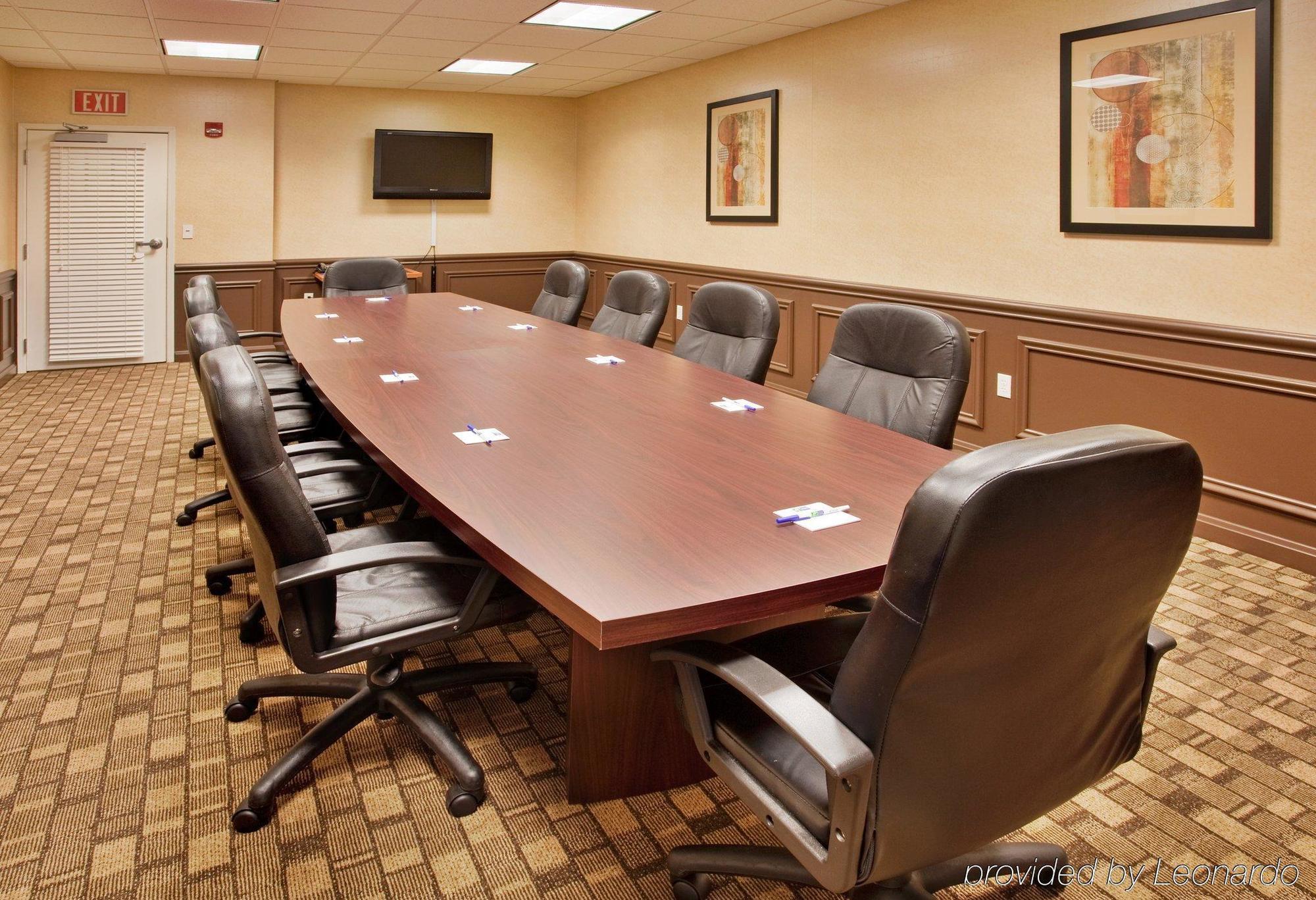 Holiday Inn Express Hotel & Suites Wichita Airport By Ihg Экстерьер фото