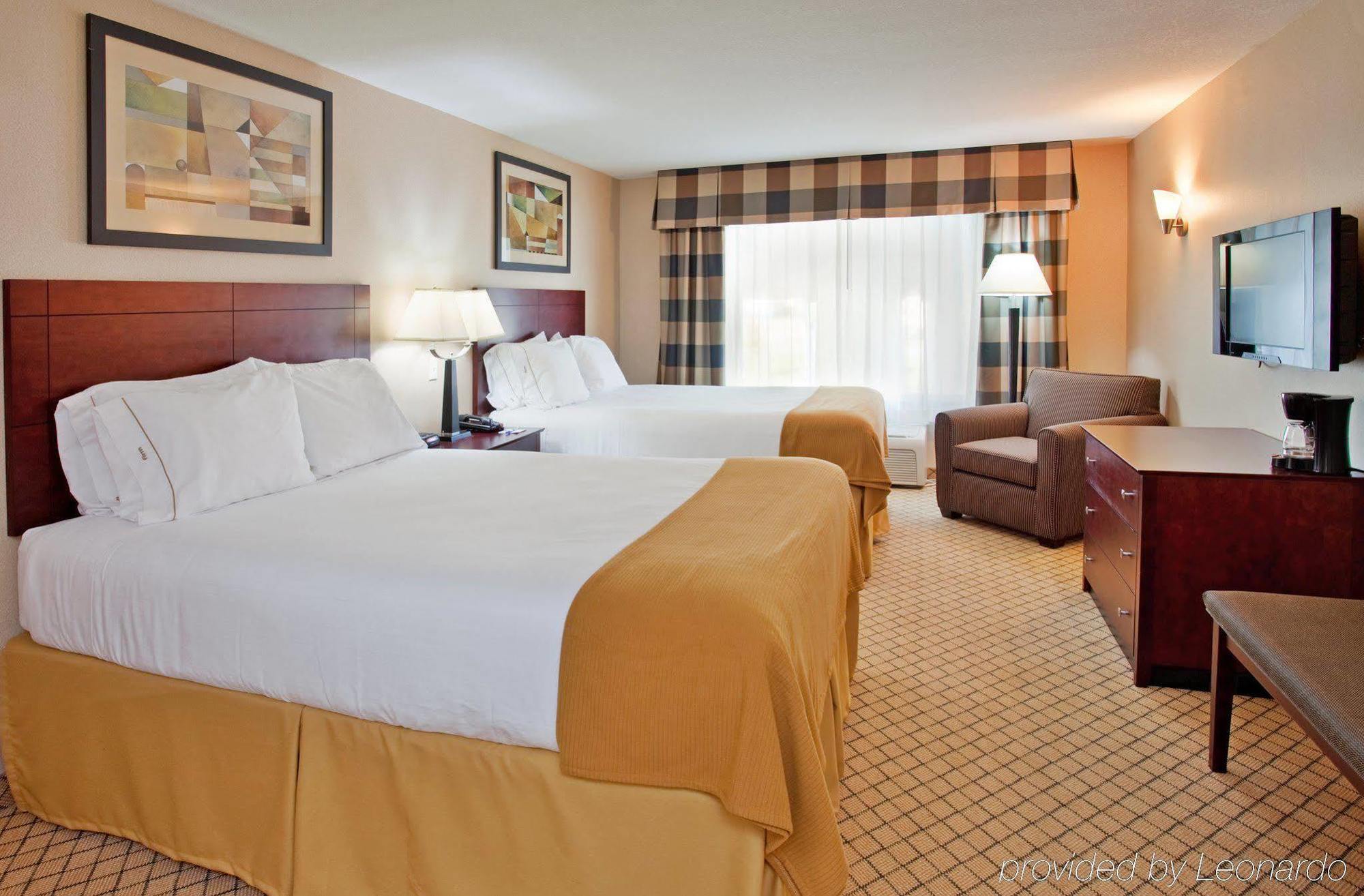 Holiday Inn Express Hotel & Suites Wichita Airport By Ihg Номер фото